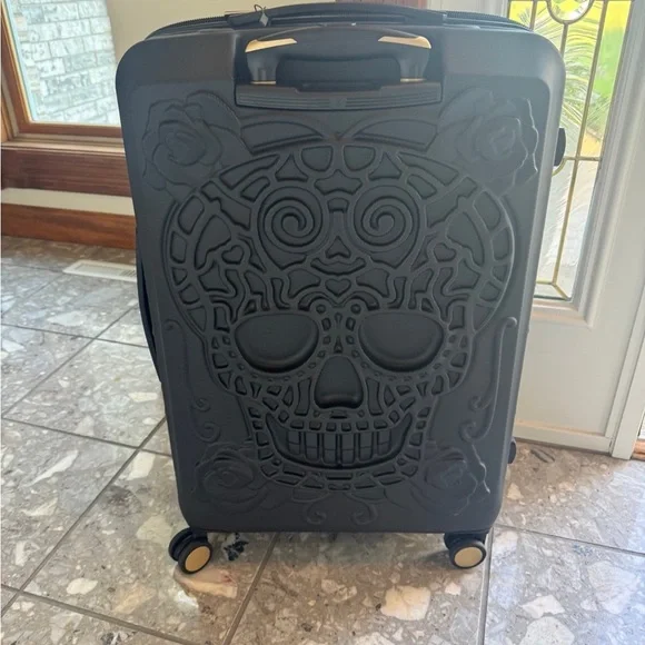 IT IMPAKT LUGGAGE “BLACK SKULL” 28” LARGE HARDSIDE ROLLER LUGGAGE NWT - Picture 7 of 10